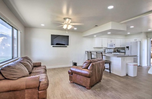 Country Rose House | Cozy Bakersfield Townhome with Fire Pit & Family-Friendly Fun