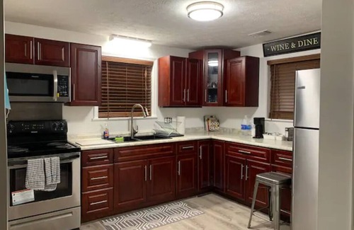 Tuskegee House | Cozy Bedroom Near Auburn with Private Bath & Kitchen Access