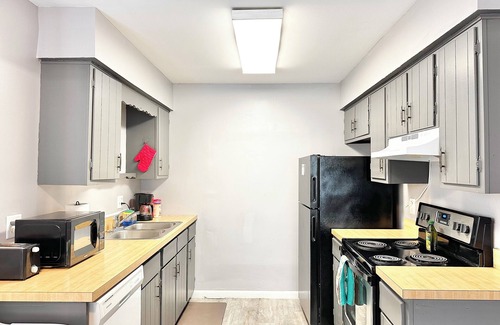 Aurora Apartment | Relaxing Getaway with Comfy Beds and Raging Waves Park