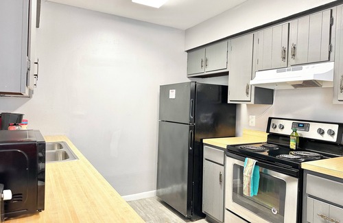 Aurora Apartment | Relaxing Getaway with Comfy Beds and Raging Waves Park