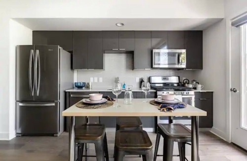 Holly Condo | Stylish Bijou Studio with Pool in Trendy East Austin