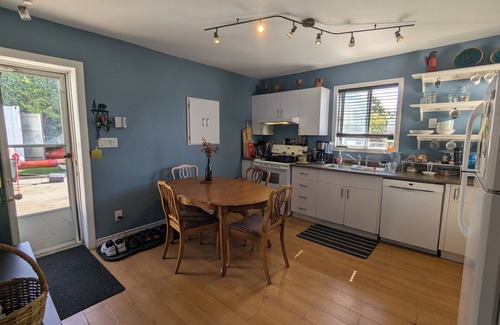 Downtown Gatineau House | Comfy by the 3 Rivers Pointe-Gatineau 3-4 month Rental Nov20-March31 OwnerInSun