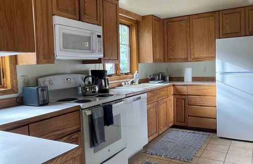 Helena House | Comfy, Charming 4-Bedroom Victorian Home in Central Helena - Vacation or Work