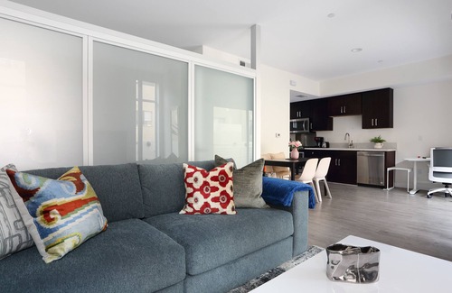Pasadena Apartment | Modern Pasadena Apartment with Pet-Friendly Amenities