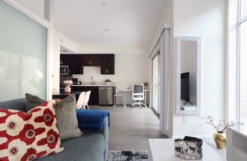 Pasadena Apartment | Modern Pasadena Apartment with Pet-Friendly Amenities