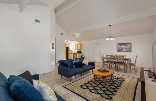 Granbury House | Comfy Cozy Cottage #2 by Lake Granbury