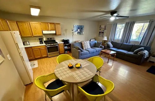 Carmichael Cottage | Cozy Cottage Retreat: Ideal for Families and Relaxation