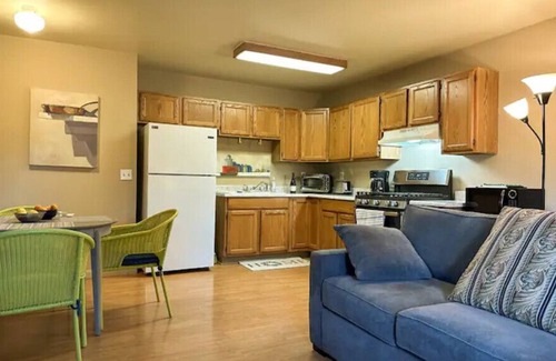 Carmichael Cottage | Cozy Cottage Retreat: Ideal for Families and Relaxation