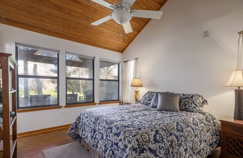 Barton Heights House | Comfy, cozy, private 2 bedroom home in Zilker.