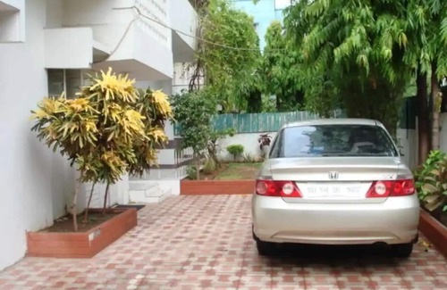 Vadodara House | Inviting Bungalow with Spa, Kitchen & Hot Tub for All Travelers