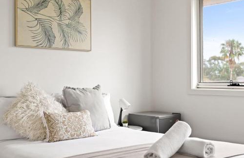 Panania House | Inviting Double Room with Kitchen at Panania Guesthouse