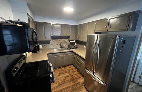 Sitka House | Family-Friendly Duplex Unit B with Kitchen and Breakfast