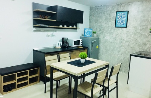 Kram Apartment | Cozy Family Beachfront Condo with Ocean View & Pool Access