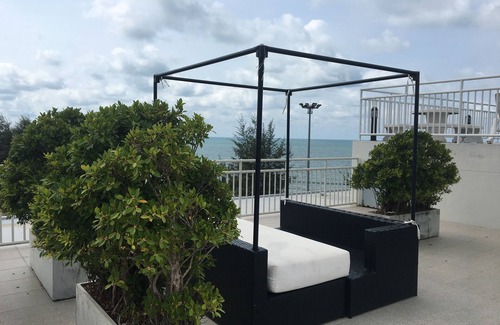 Kram Apartment | Cozy Family Beachfront Condo with Ocean View & Pool Access