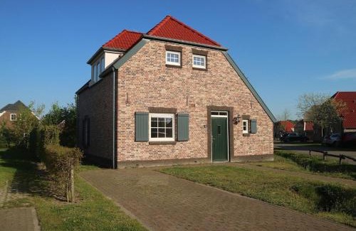 Roggel Villa | Cozy Farmhouse Villa in Limburg with Garden & Pool
