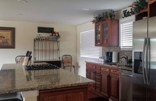 Thornton House | Comfy Get-Away-Home*Spacious 4bdrm*Great Location!!