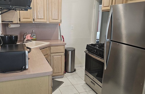 Elmont House | Cozy Getaway: Rated 10/10 with Family-Friendly Amenities