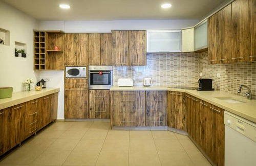 Netanya Apartment | Cozy Retreat in Netanya Center with Family-Friendly Amenities