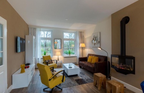 Oostkapelle House | Cozy Holiday Retreat in Oostkapelle with Beautiful Garden