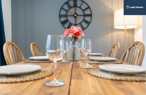 Sherborne St. John Apartment | Comfy Home - Close to hospital - Sleeps 7 - wParking