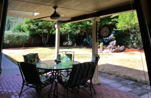 Roseburg House | Cozy Retreat in Prime Location Near Shops and Breweries