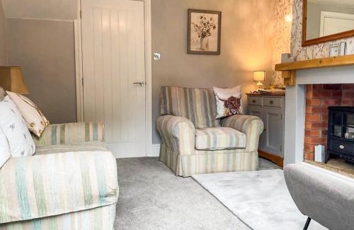 Louth House | Cozy Kozy Cottage: Child-Friendly Retreat with 9.8 Rating