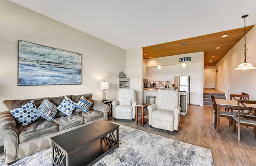 Chelan Condo | Inviting Lakefront Condo with Pool, Hot Tub & Scenic Views