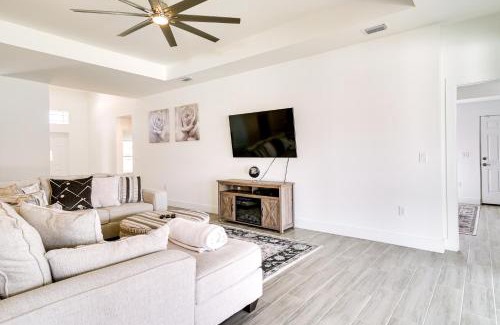 Westminister House | Cozy Lehigh Acres Retreat with Fireplace & Pet-Friendly Yard