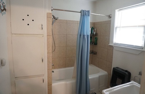 Abilene House | Cozy Retreat with Kitchen & Pet-Friendly Amenities