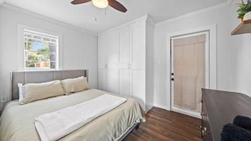 Riverside Heights House | Pet Friendly Modern Farmhouse Cottage with Private Patio