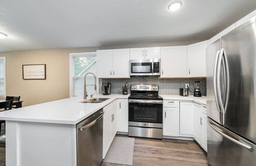South Perry District House | Modern Home Near Downtown Spokane with Breakfast Included