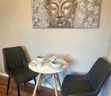 Darlaston Apartment | Cozy One Bedroom Apartment - Guest Rated 9/10 & Child Friendly