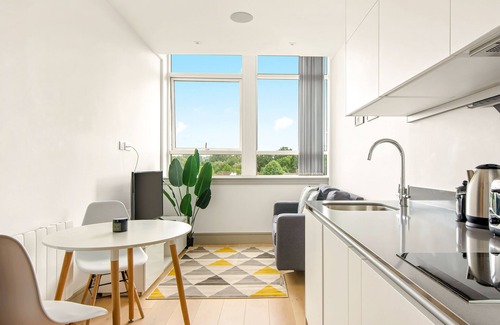 Rayners Lane Apartment | Cozy One-Bedroom Flat with Spa in Broad House, Harrow