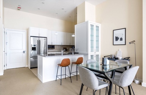 Penn Quarter Apartment | Cozy Penn Quarter 2BR with Pool & Gym near National Mall