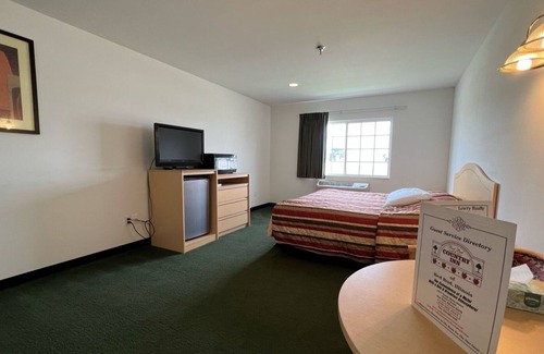 Red Bud Bed & Breakfast | Cozy Single King Suite with Kitchen in a Welcoming Town