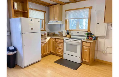 Ester Cabin | Private Alaskan Log Cabin with Kitchen & Child-Friendly Amenities