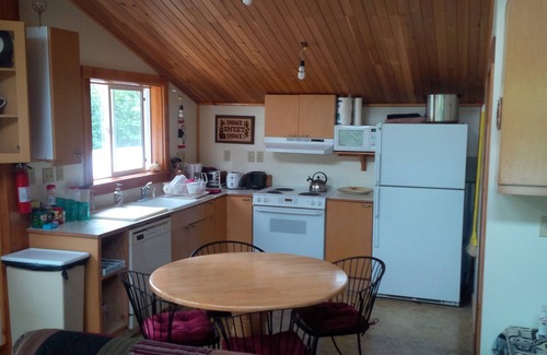 Yakutat Apartment | Tranquil Retreat with Ocean Views Perfect for Vacationers