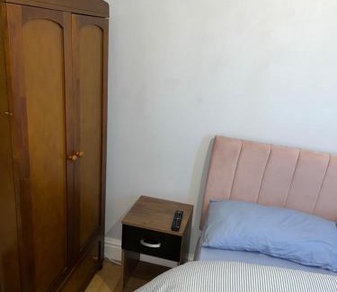 Doncaster House | Comfy Room with Dedicated Bathroom 2