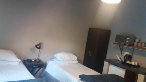 Lephalale House | Family-Friendly Abuelita Guesthouse - Room 6 Awaits You