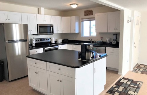 Cornville House | Cozy Cottage Retreat Near Wineries with Great Amenities