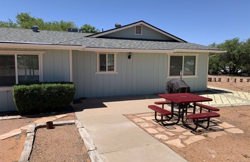 Cornville House | Cozy Cottage Retreat Near Wineries with Great Amenities