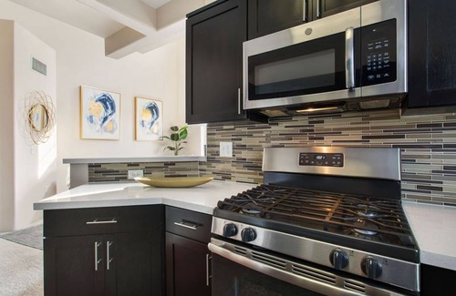 Glendale Apartment | Cozy 3-Bed Sanctuary Near LAX & SOFI Stadium Awaits You