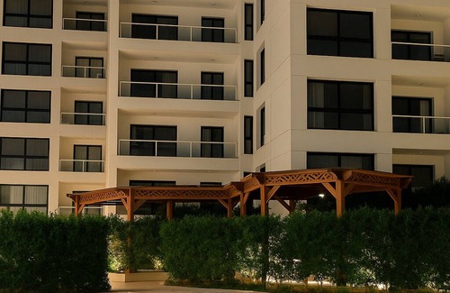 Al-Manasrah Ski Chalet | Experience Porto Said Tourist Resort with Pool & Spa Amenities