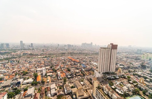 Jakarta Apartment | Cozy Studio in Central Jakarta with Pool and Hot Tub
