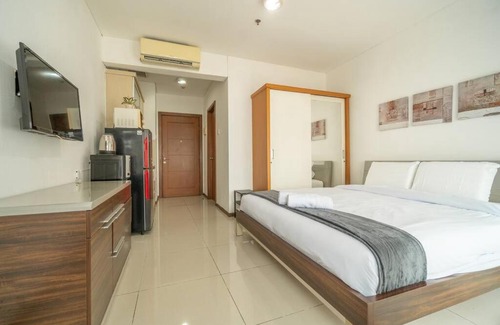 Jakarta Apartment | Cozy Studio in Central Jakarta with Pool and Hot Tub