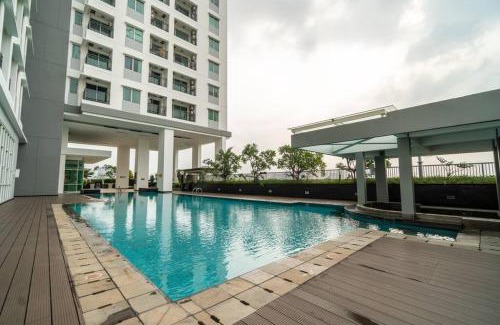 Jakarta Apartment | Cozy Studio in Central Jakarta with Pool and Hot Tub