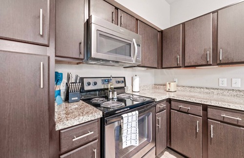 South Congress Apartment | Comfy Soco 1BR King Suite w Gympickleballlaundry