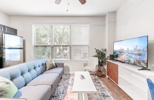 South Congress Apartment | Comfy Soco 1BR King Suite w Gympickleballlaundry