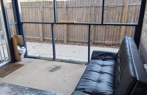 Hillcrest House | Comfy south Austin home near bars /live music /Hiking Biking trails/winery's