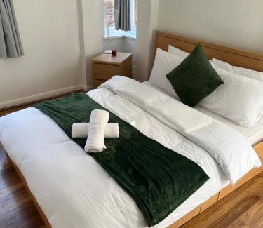 Island Gardens Apartment | Comfy Spacious Home-Near Canary Wharf & O2-Free Gated Parking
